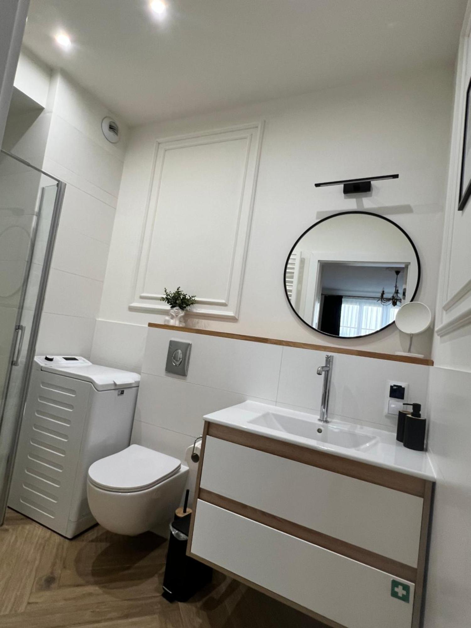 Atrium - Old Town Luxury Apartments - By Upstairs كراكوفيا المظهر الخارجي الصورة