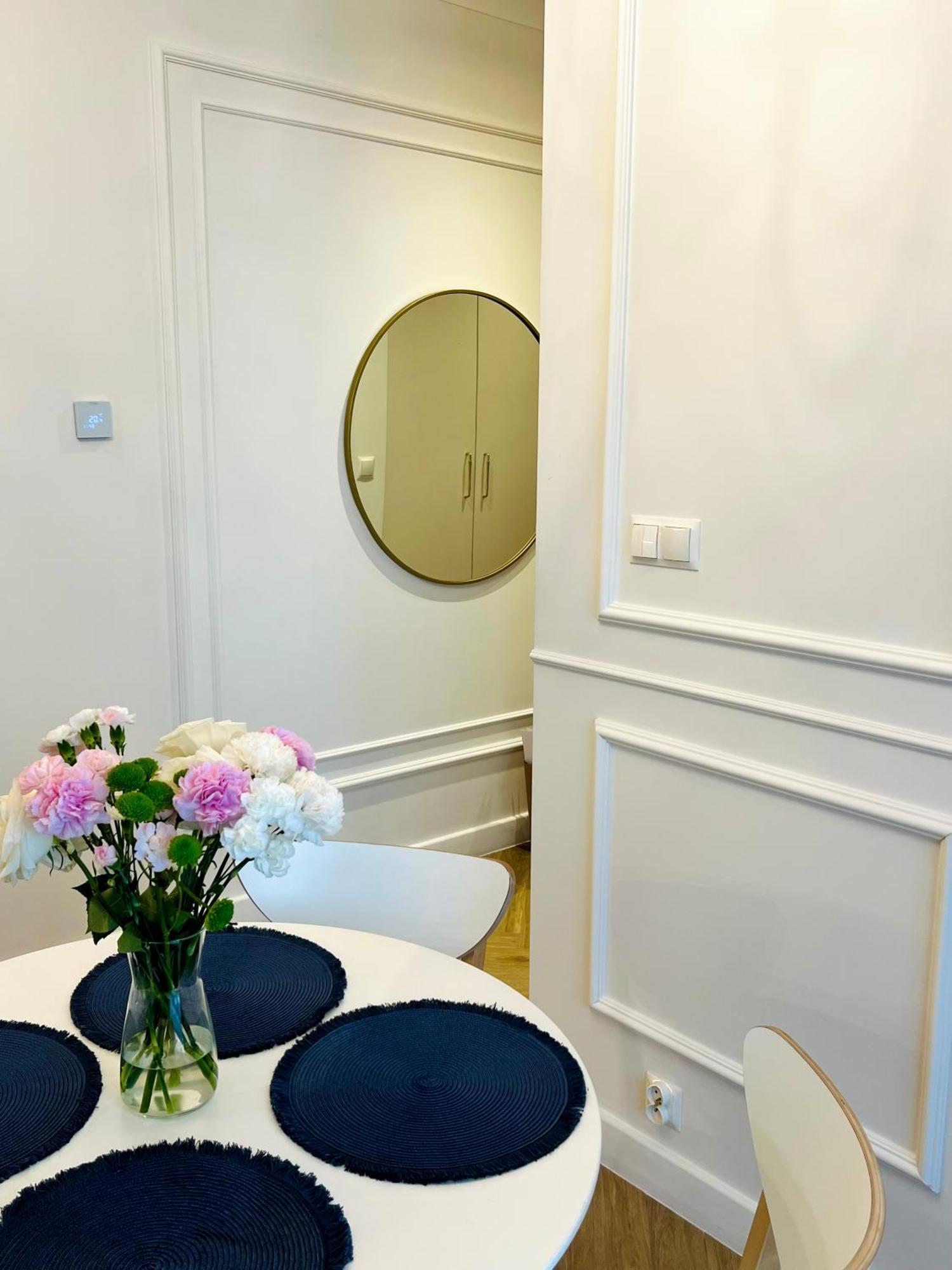 Atrium - Old Town Luxury Apartments - By Upstairs كراكوفيا المظهر الخارجي الصورة