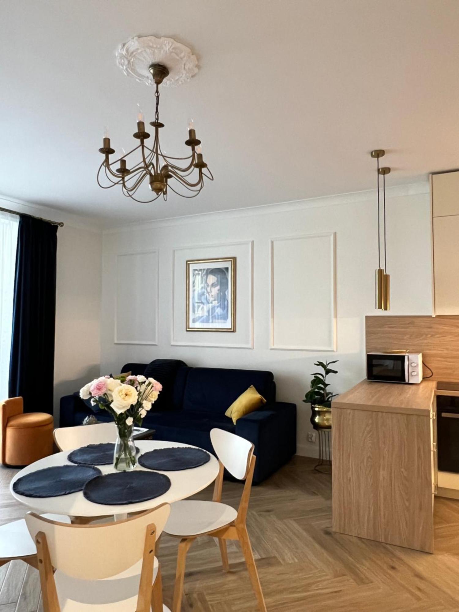 Atrium - Old Town Luxury Apartments - By Upstairs كراكوفيا المظهر الخارجي الصورة
