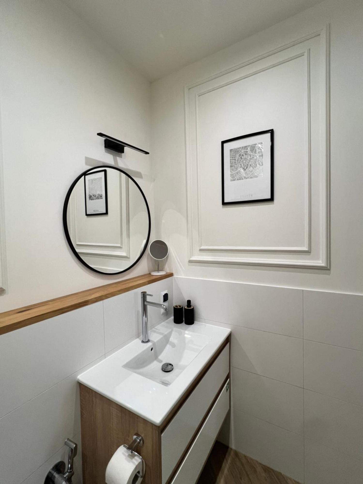Atrium - Old Town Luxury Apartments - By Upstairs كراكوفيا المظهر الخارجي الصورة